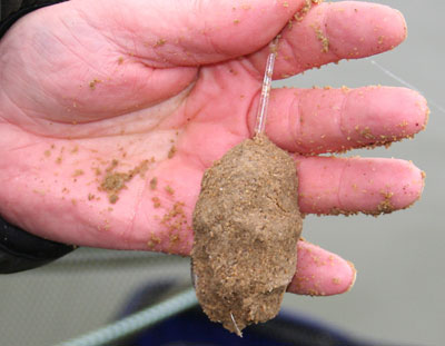 ��insert the hookbait and cover with more groundbait